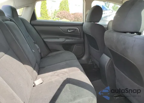 2015 Nissan Altima 2.5 z USA, uszkodzony, nr VIN 1N4AL3AP4FC453804